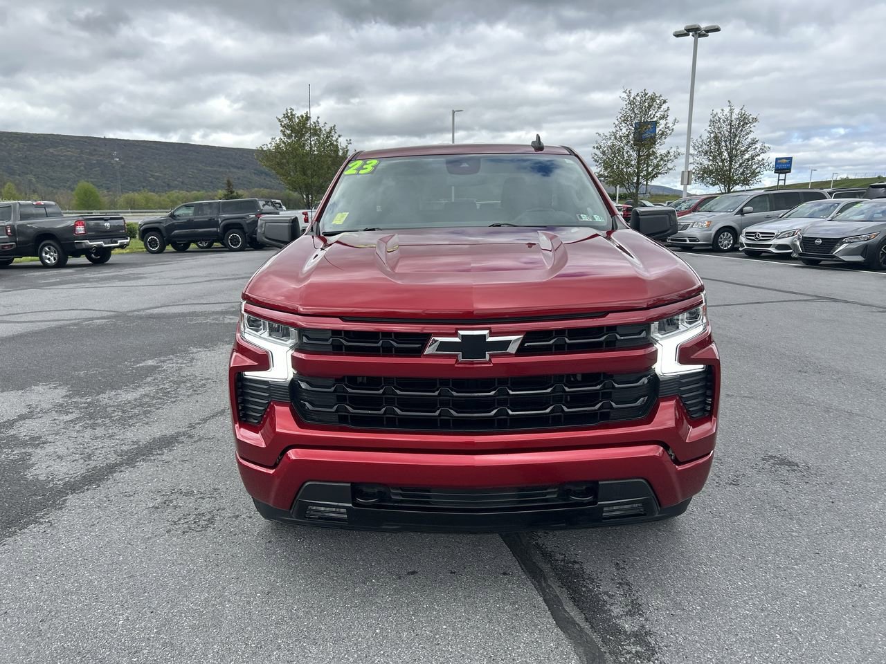 Used 2023 Chevrolet Silverado 1500 RST w/ Z71 Off-Road Package AWD/4WD image 2