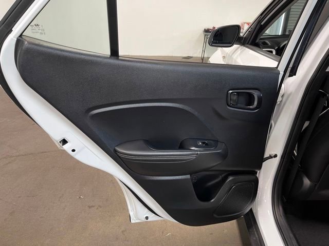 Used 2022 Hyundai Venue Limited FWD image 19