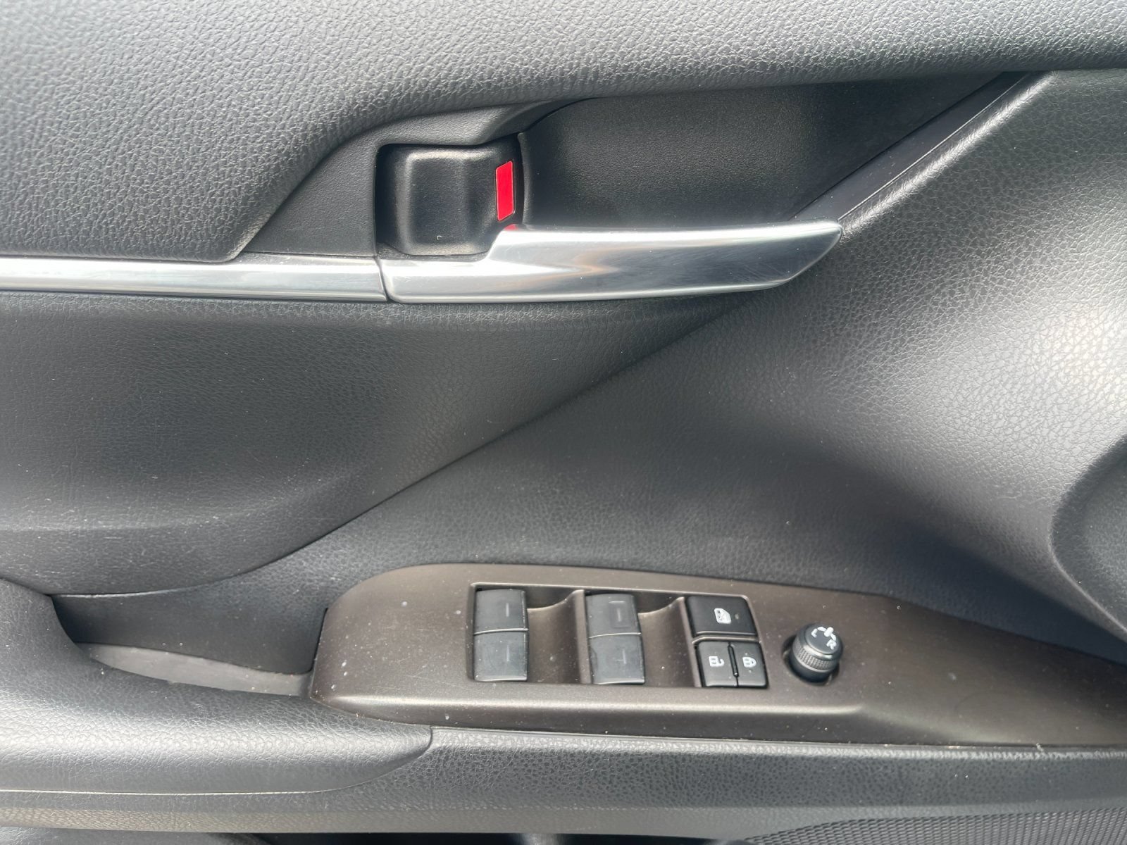 Used 2024 Toyota Camry SE FWD image 13