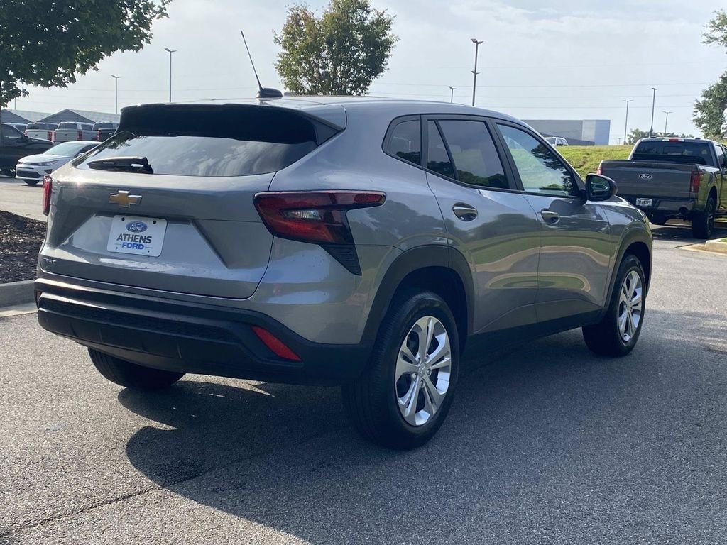 Used 2026 Chevrolet Trax LS FWD image 3