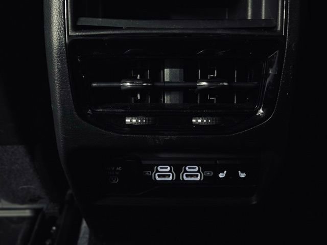 Used 2022 Jeep Grand Cherokee Overland AWD/4WD image 24