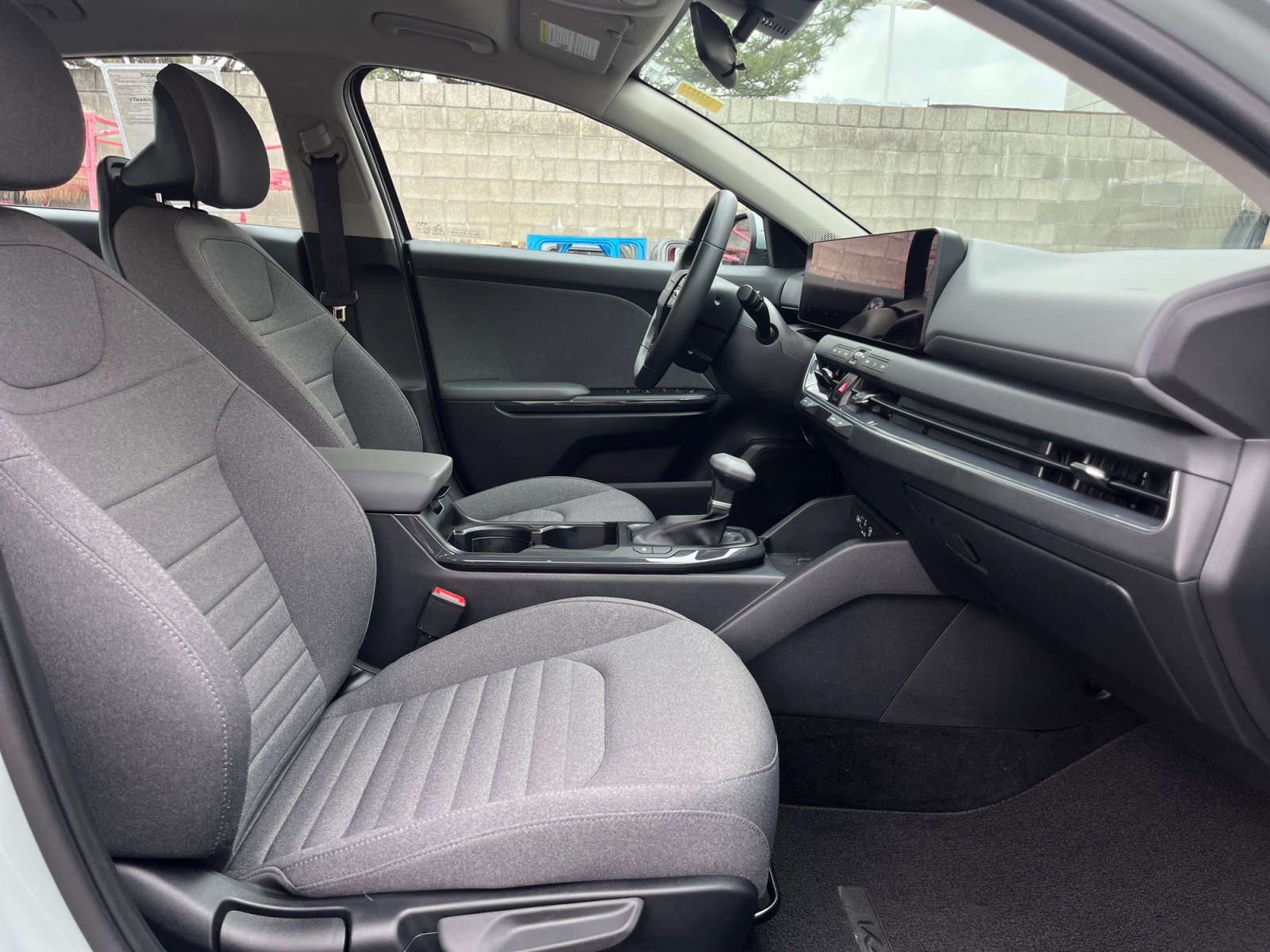 Used 2025 Kia K4 EX image 26