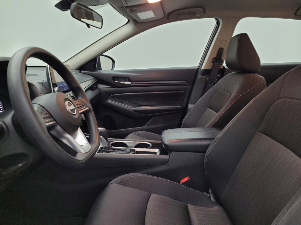 Used 2024 Nissan Altima 2.5 SV image 17