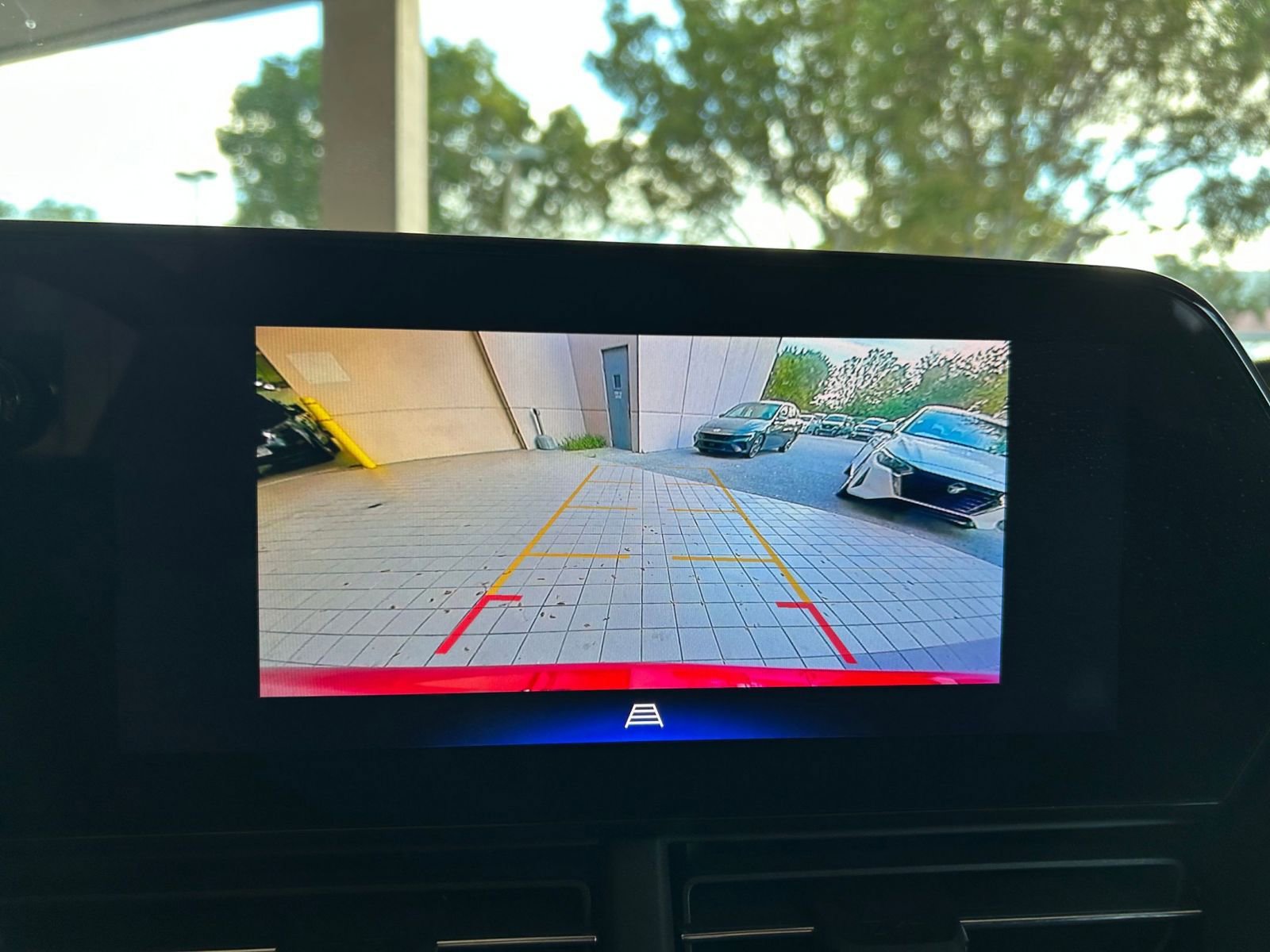 Used 2025 Chevrolet Trax LT w/ LT Convenience Package image 17