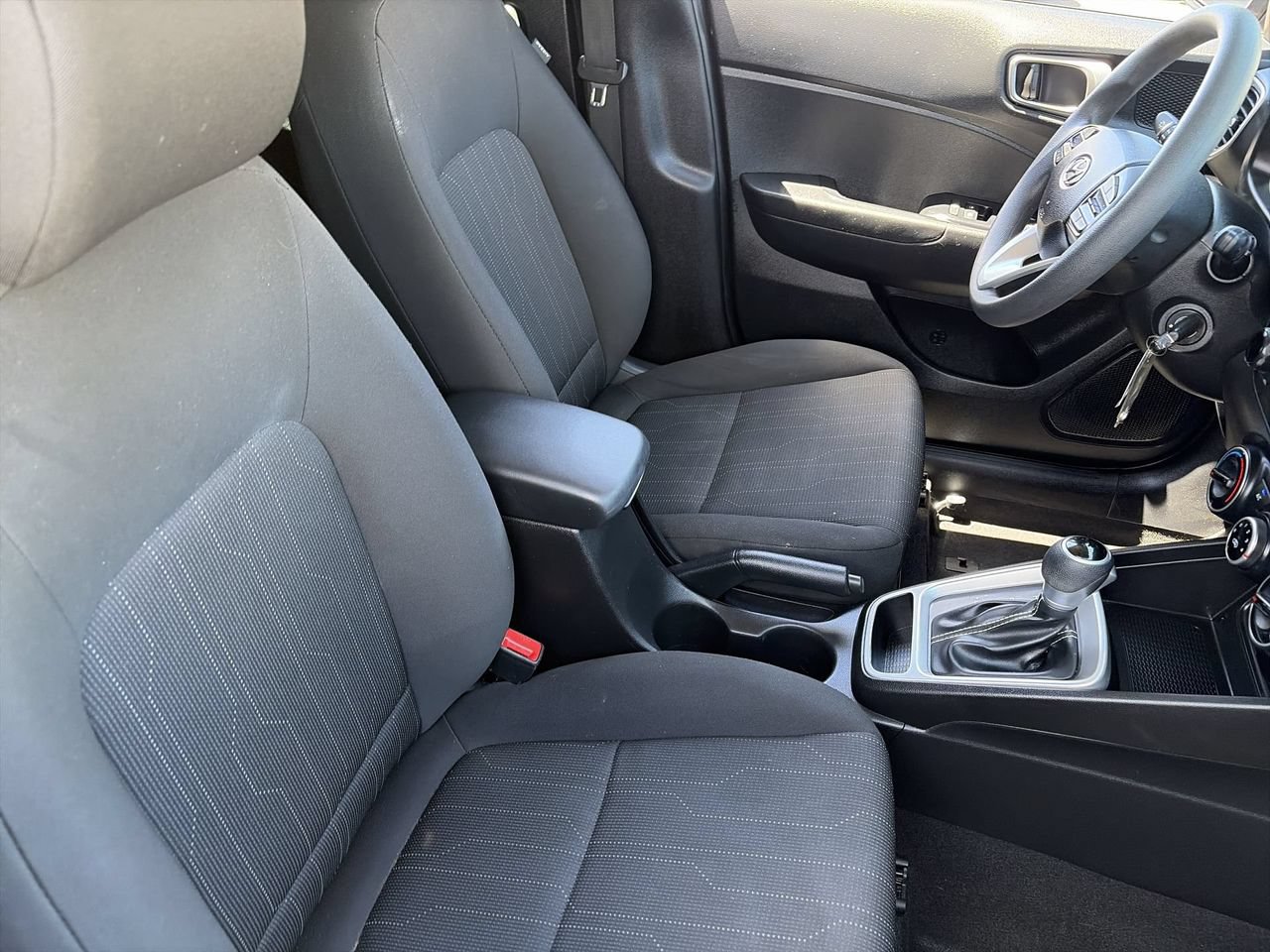 Used 2023 Hyundai Venue SE FWD image 10