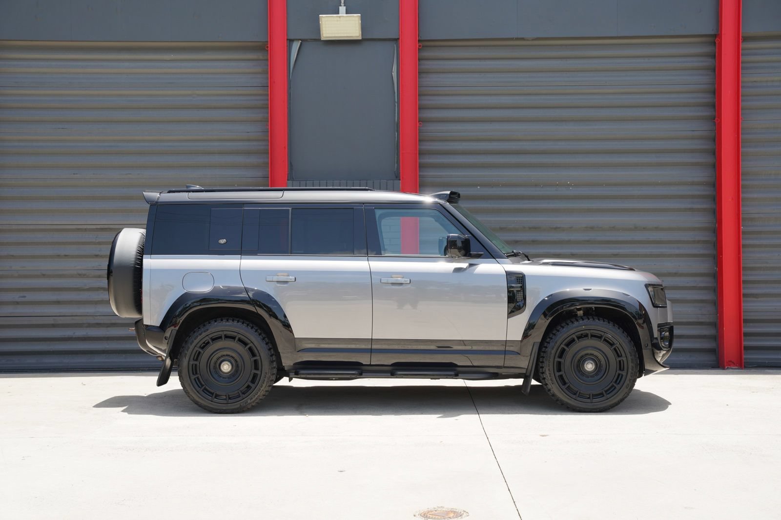 Used 2023 Land Rover Defender 110 X-Dynamic SE AWD/4WD image 6