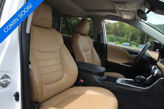 Used 2020 Toyota RAV4 XLE Premium FWD image 6