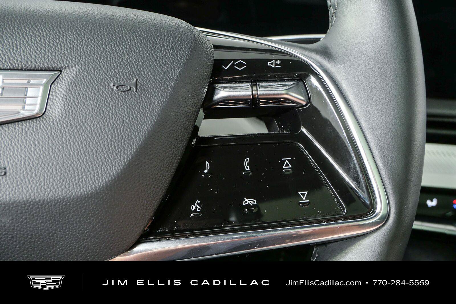 Used 2025 Cadillac Optiq Luxury 1 AWD/4WD image 12