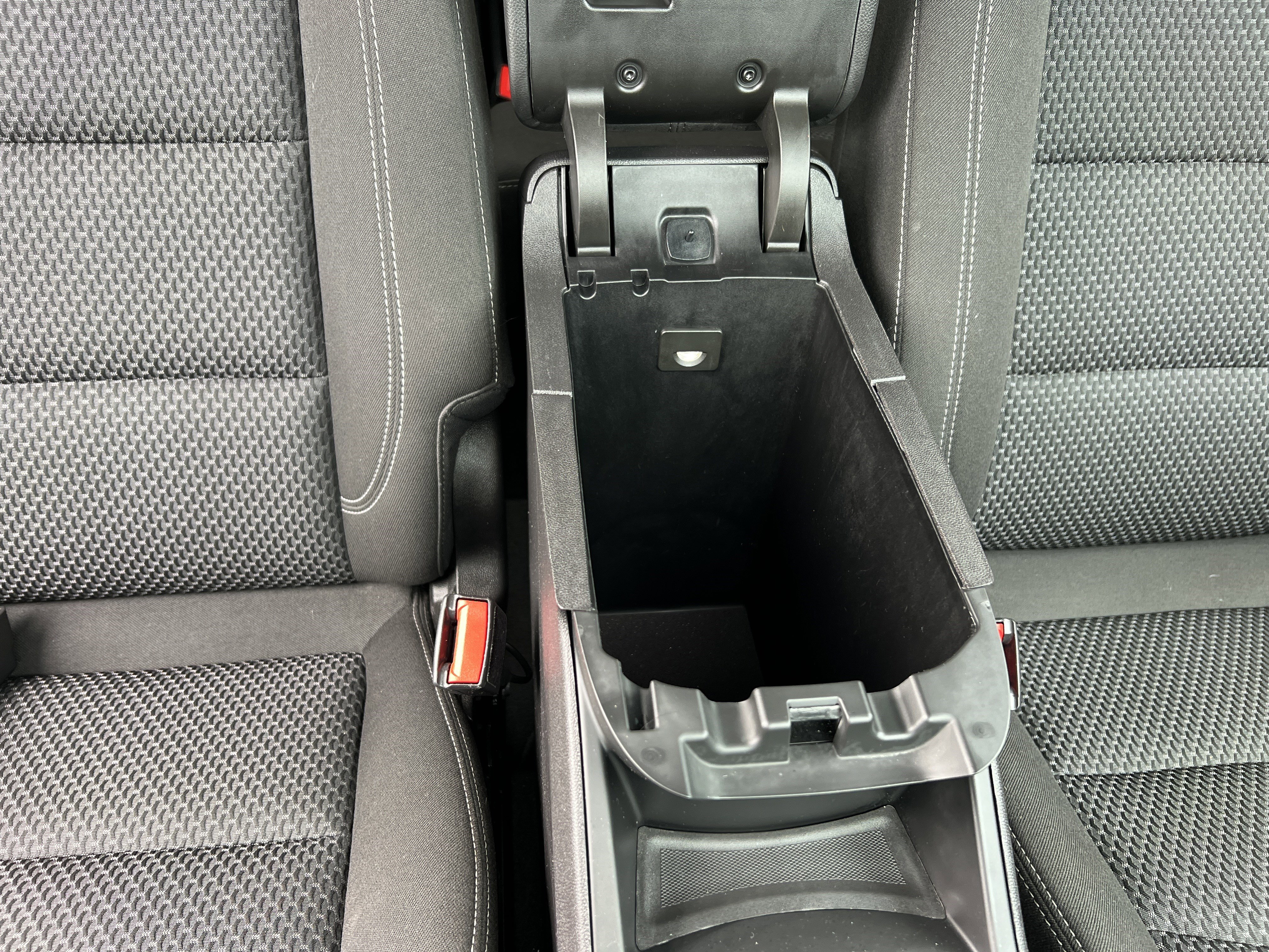 Used 2024 GMC Terrain SLE AWD/4WD image 25
