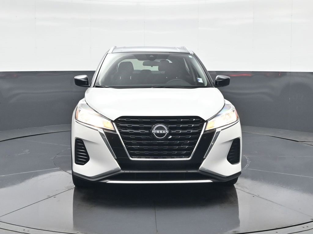 Used 2024 Nissan Kicks SV image 2