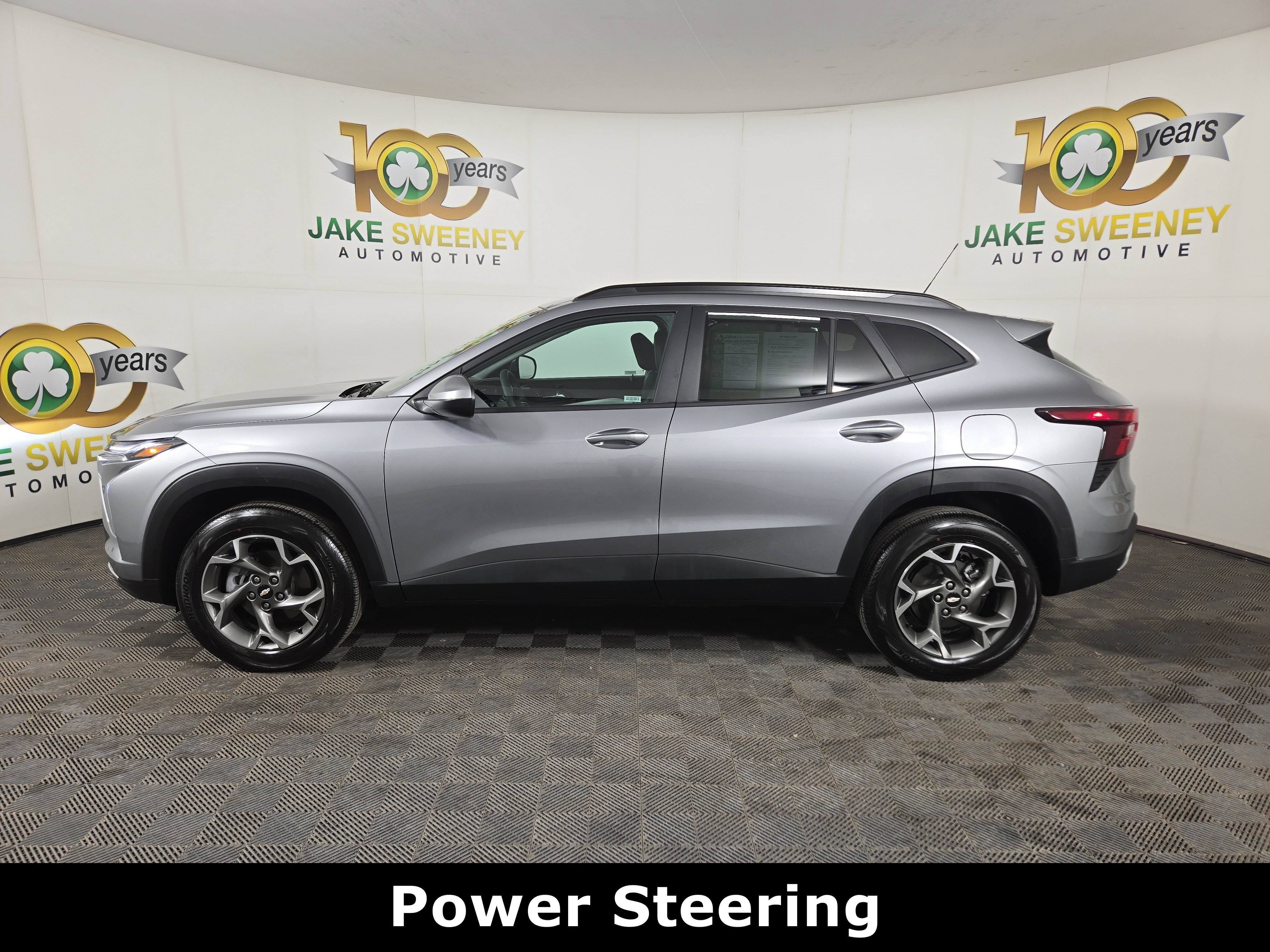 Used 2025 Chevrolet Trax LT w/ LT Convenience Package image 6