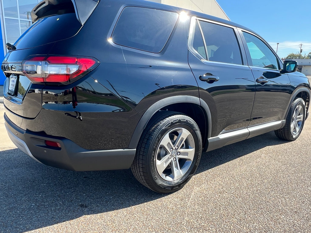 New 2025 Honda Pilot EX-L image 8