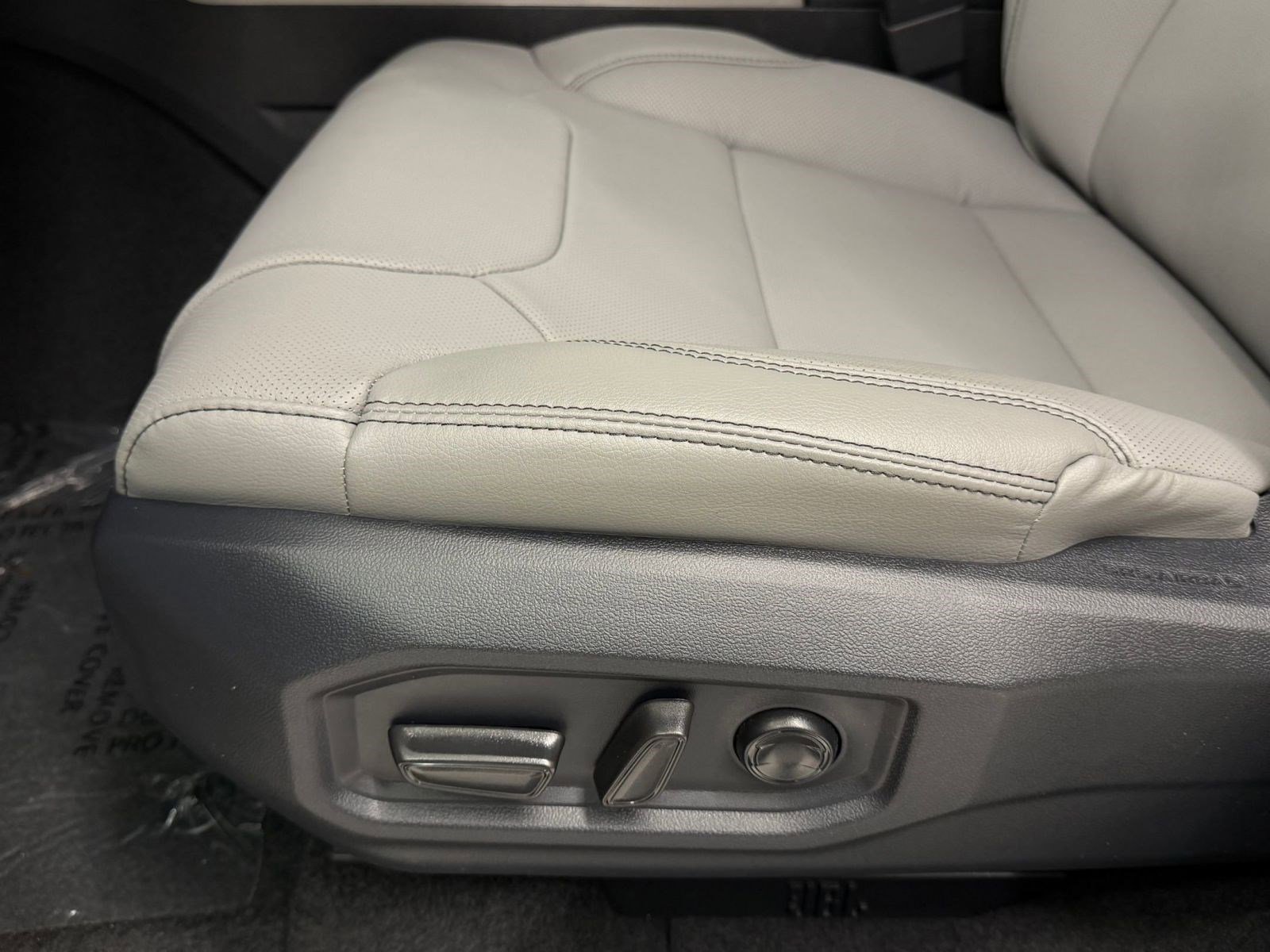 New 2026 Toyota Tundra Limited AWD/4WD image 12