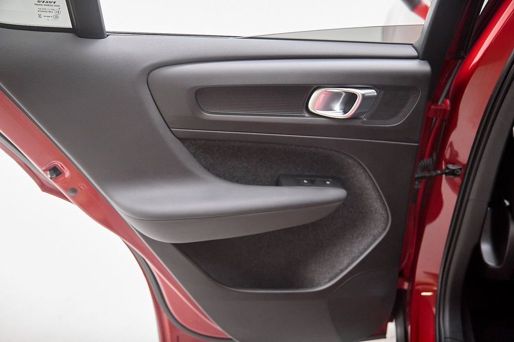 Certified 2023 Volvo C40 P8 Recharge Ultimate image 18