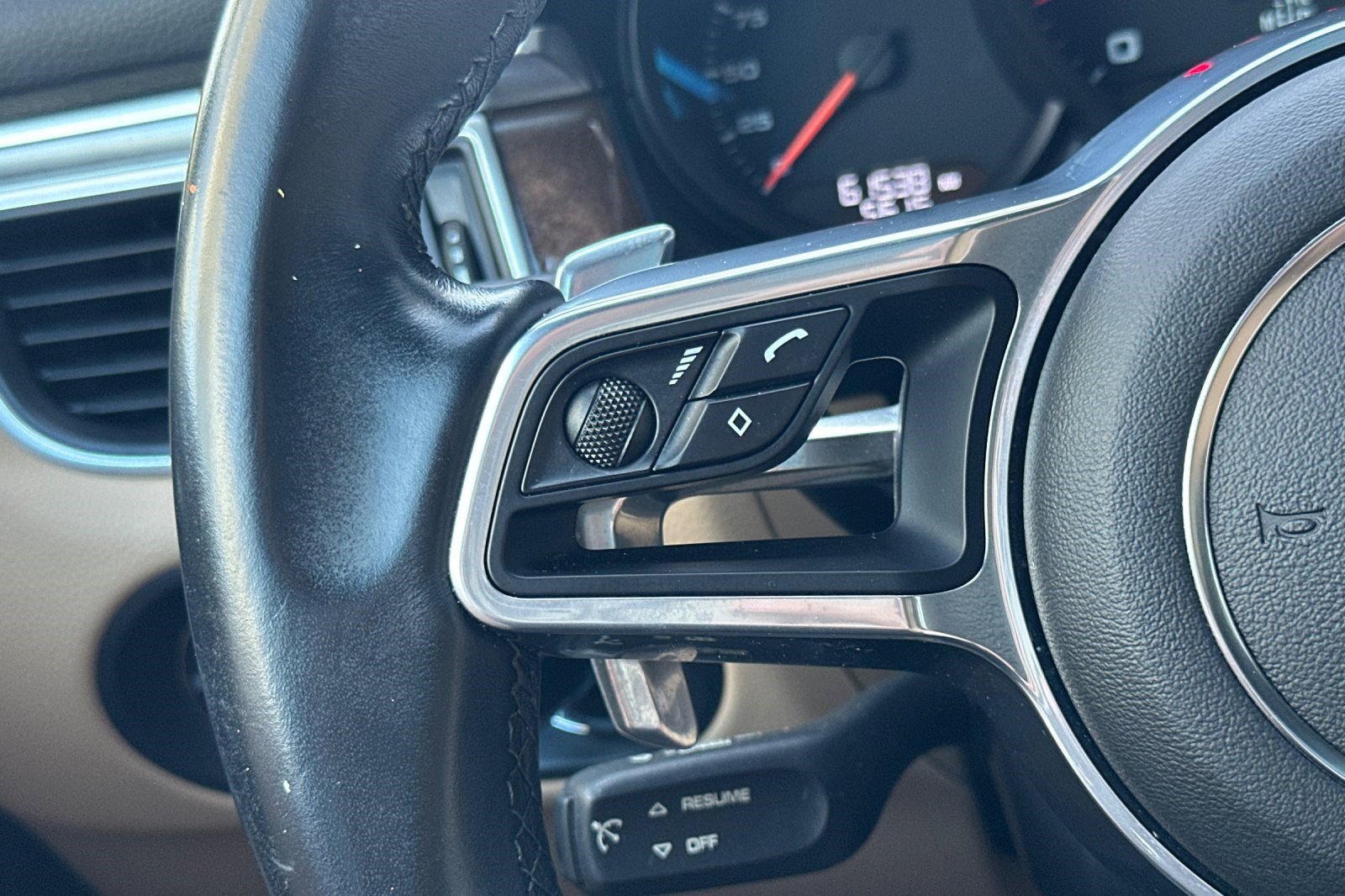 Used 2018 Porsche Macan Sport Edition image 30