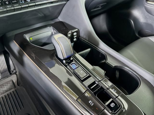 Used 2024 Toyota Crown Limited image 16