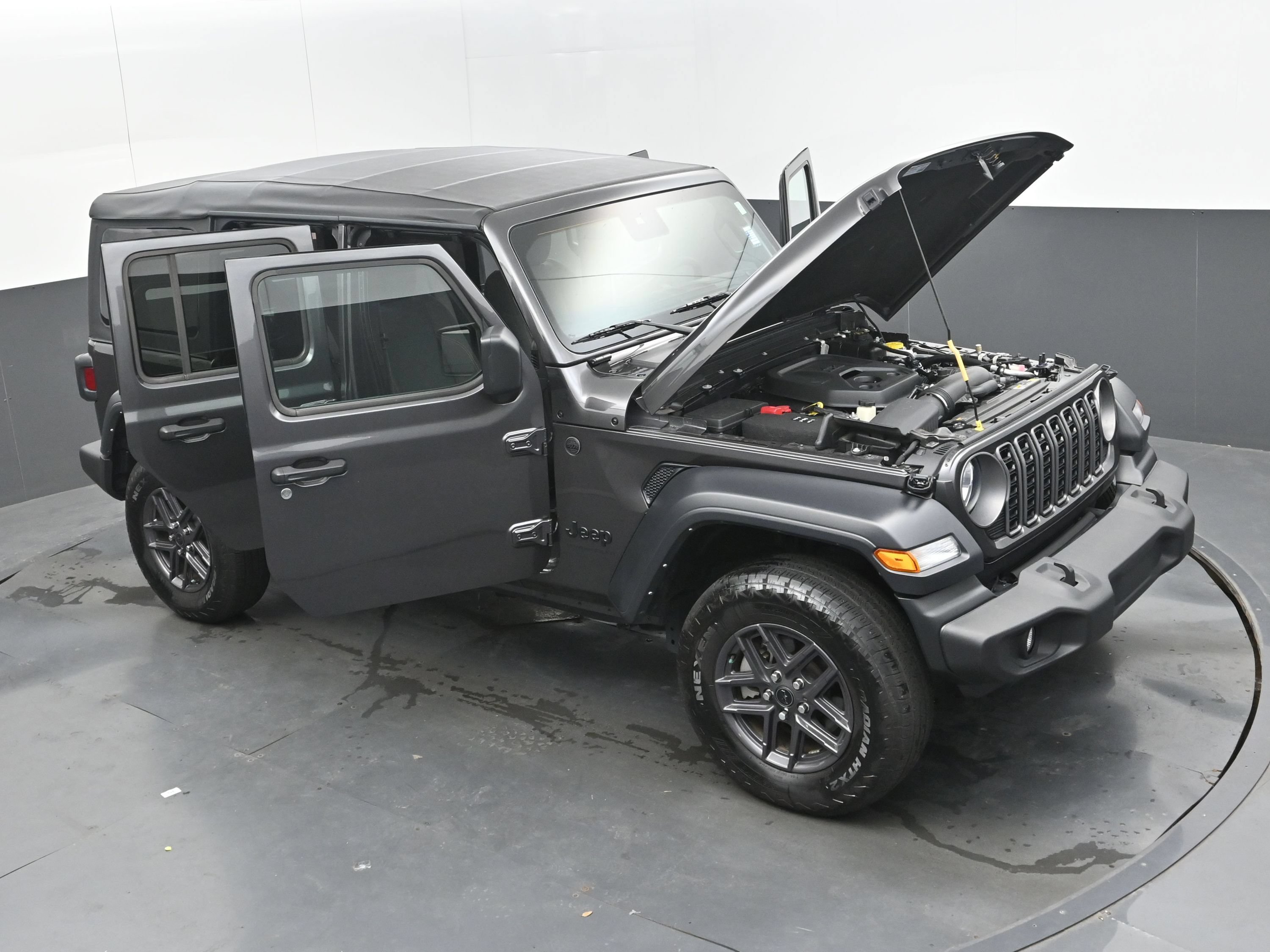 Used 2025 Jeep Wrangler Unlimited Sport AWD/4WD image 32