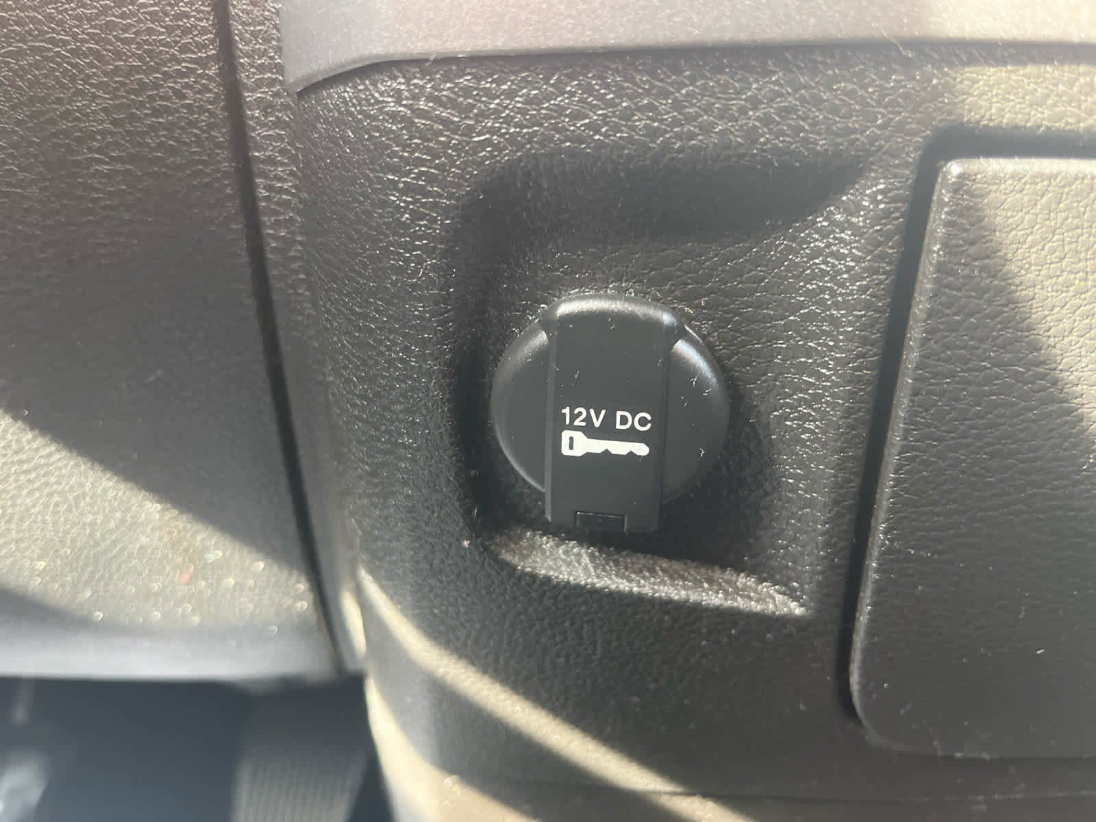 Used 2022 RAM 1500 Classic SLT image 22