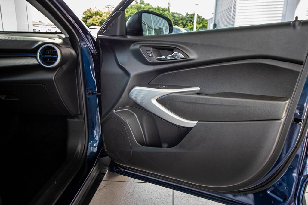 Used 2024 Chevrolet Trax LS FWD image 17