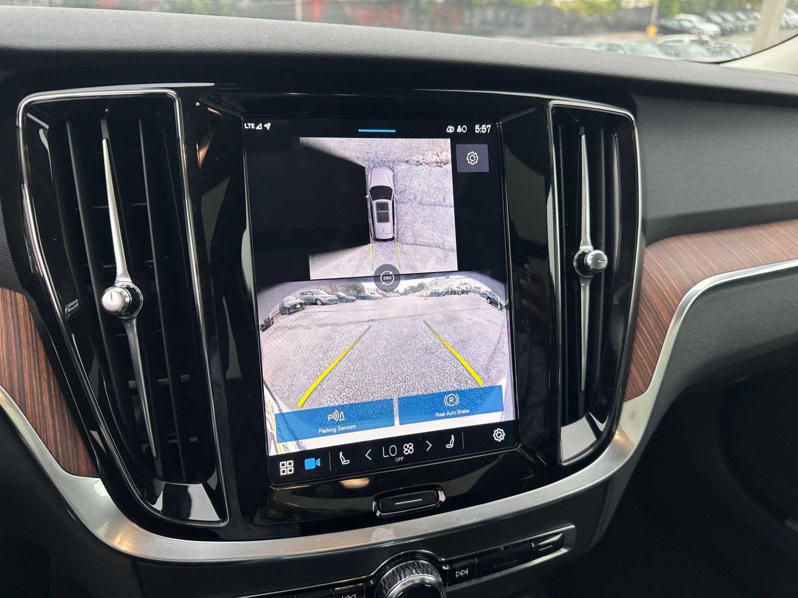 Used 2025 Volvo V60 B5 Cross Country Plus image 17