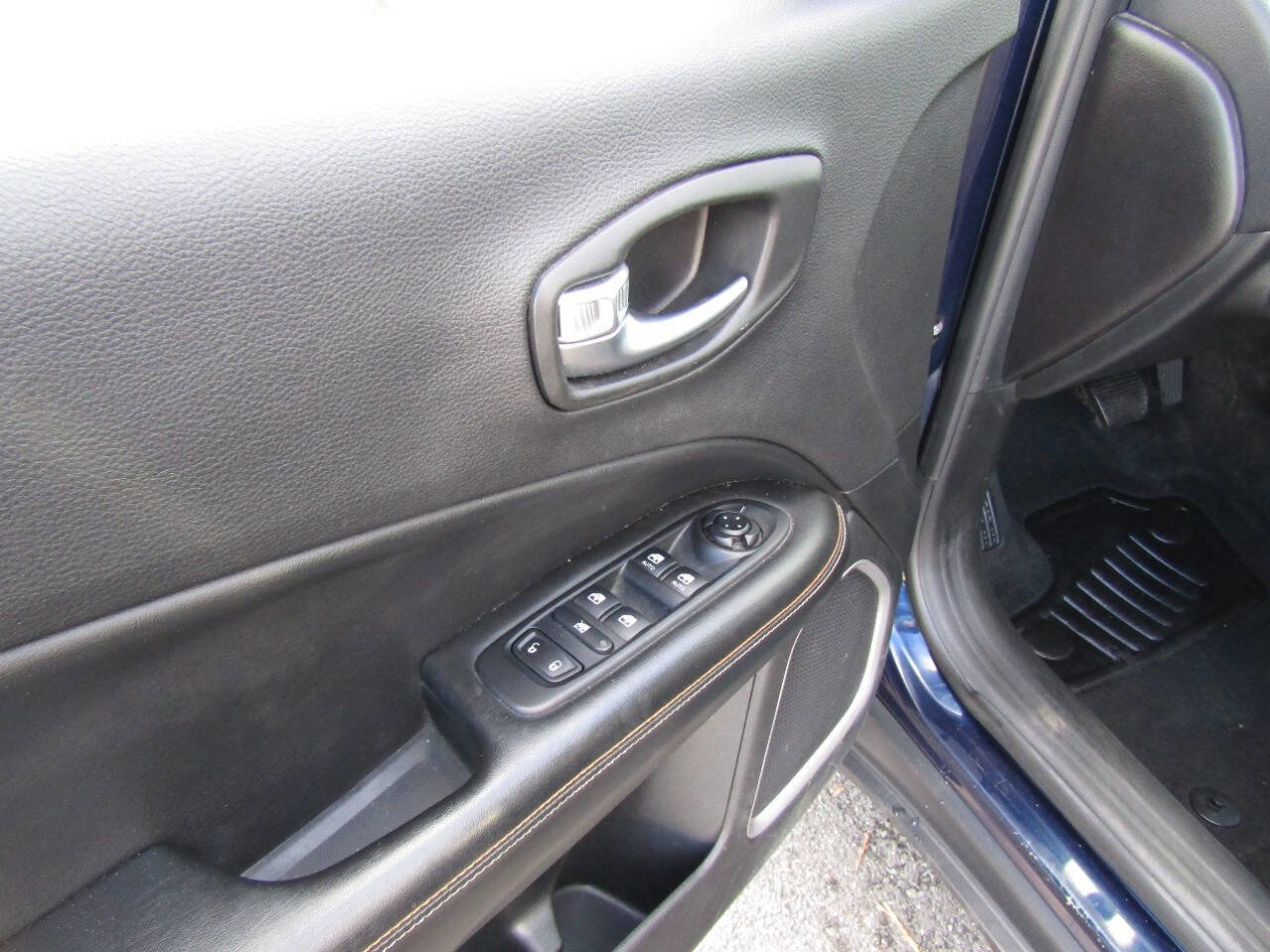 Used 2021 Jeep Compass Latitude image 23