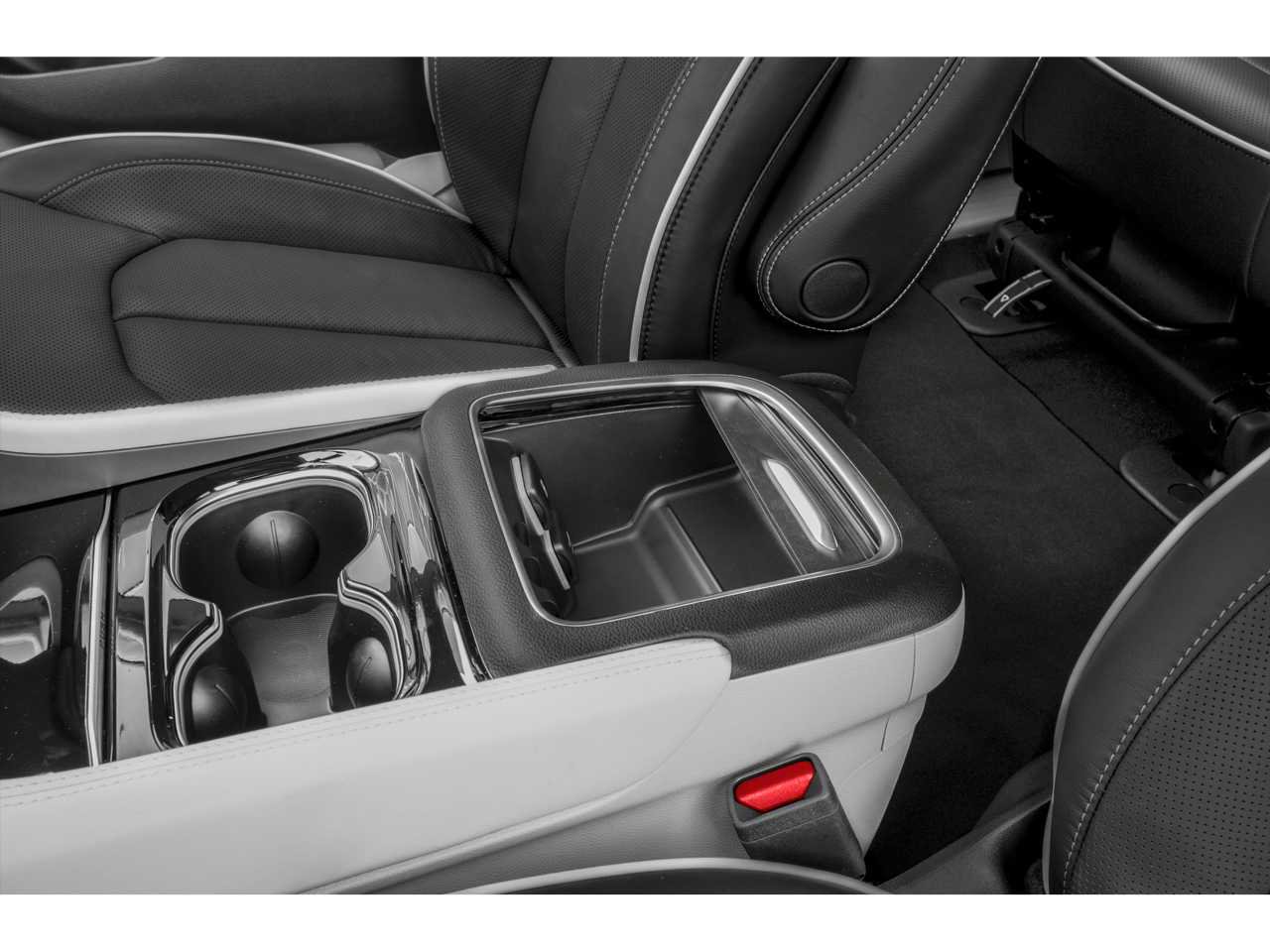 Used 2022 Chrysler Pacifica Limited w/ Uconnect Theater Family Group FWD image 10