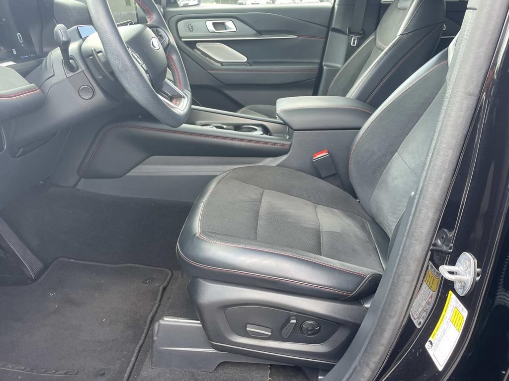 Used 2025 Ford Explorer ST AWD/4WD image 18