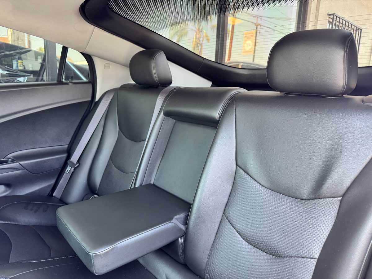 Used 2017 Chevrolet Volt Premier w/ Driver Confidence II Package FWD image 32