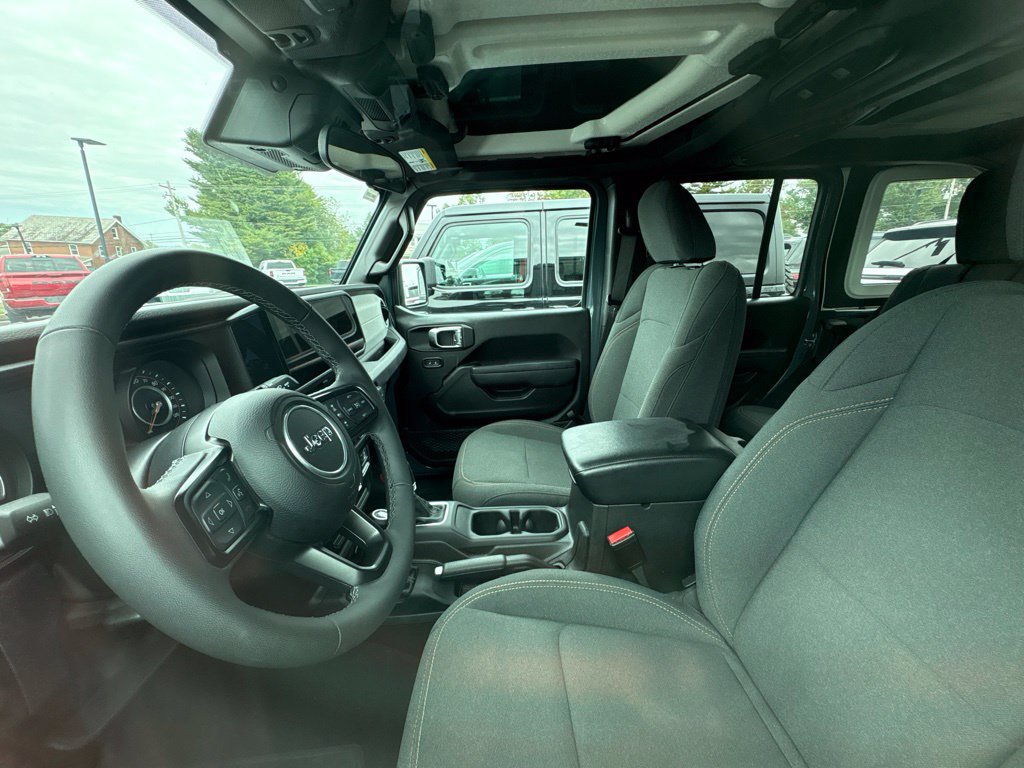 Used 2025 Jeep Wrangler Unlimited Sport AWD/4WD image 6