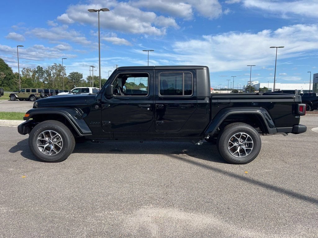 New 2025 Jeep Gladiator Sport AWD/4WD image 2