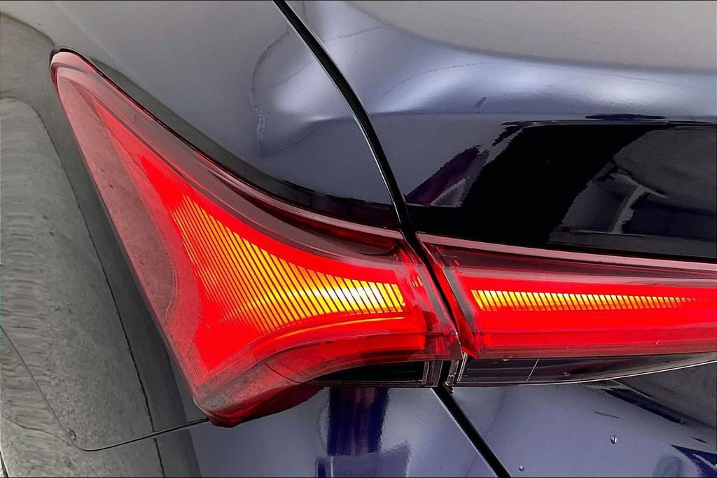 Used 2021 Toyota Avalon Limited w/ Advanced Safety Package image 38