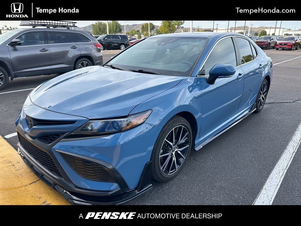 Used 2023 Toyota Camry SE image 1