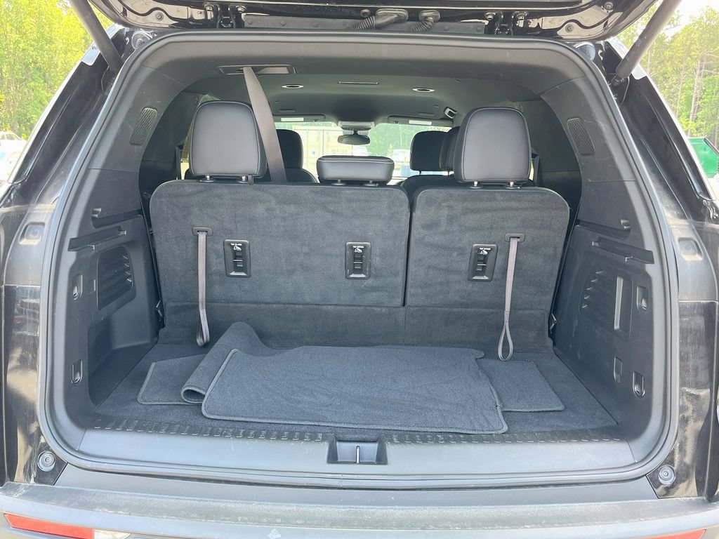 Used 2025 Chevrolet Traverse LT FWD image 30