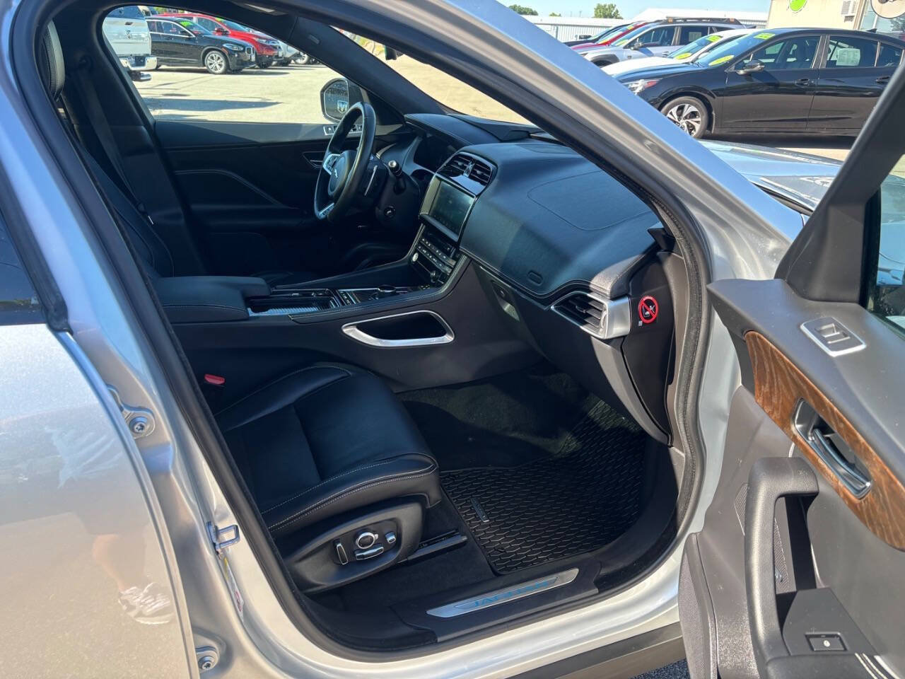 Used 2019 Jaguar F-PACE R-Sport AWD/4WD image 19