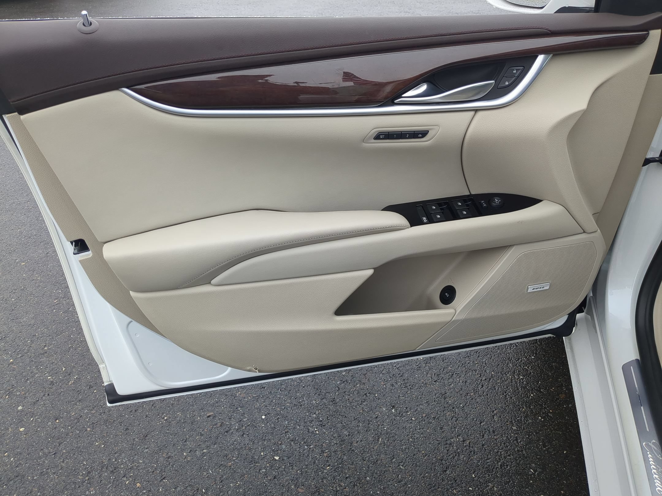 Certified 2016 Cadillac XTS Luxury w/ Driver Awareness Package FWD image 20