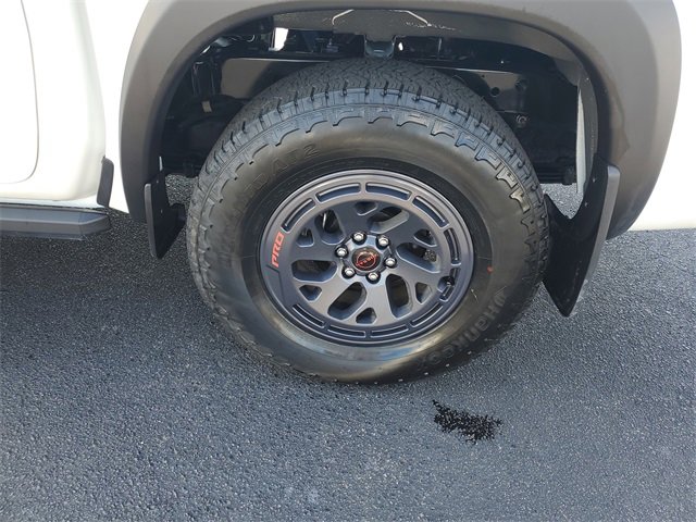 Used 2025 Nissan Frontier PRO-4X image 5