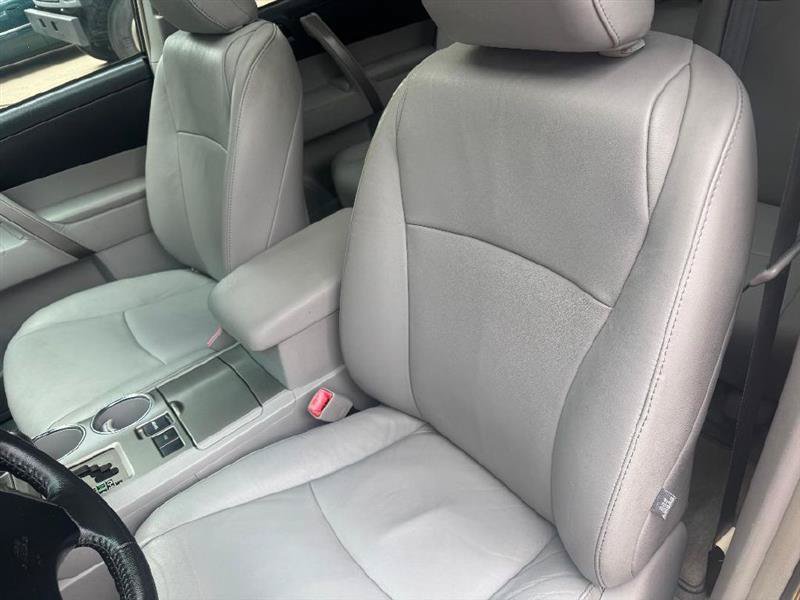 Used 2010 Toyota Highlander SE FWD image 23