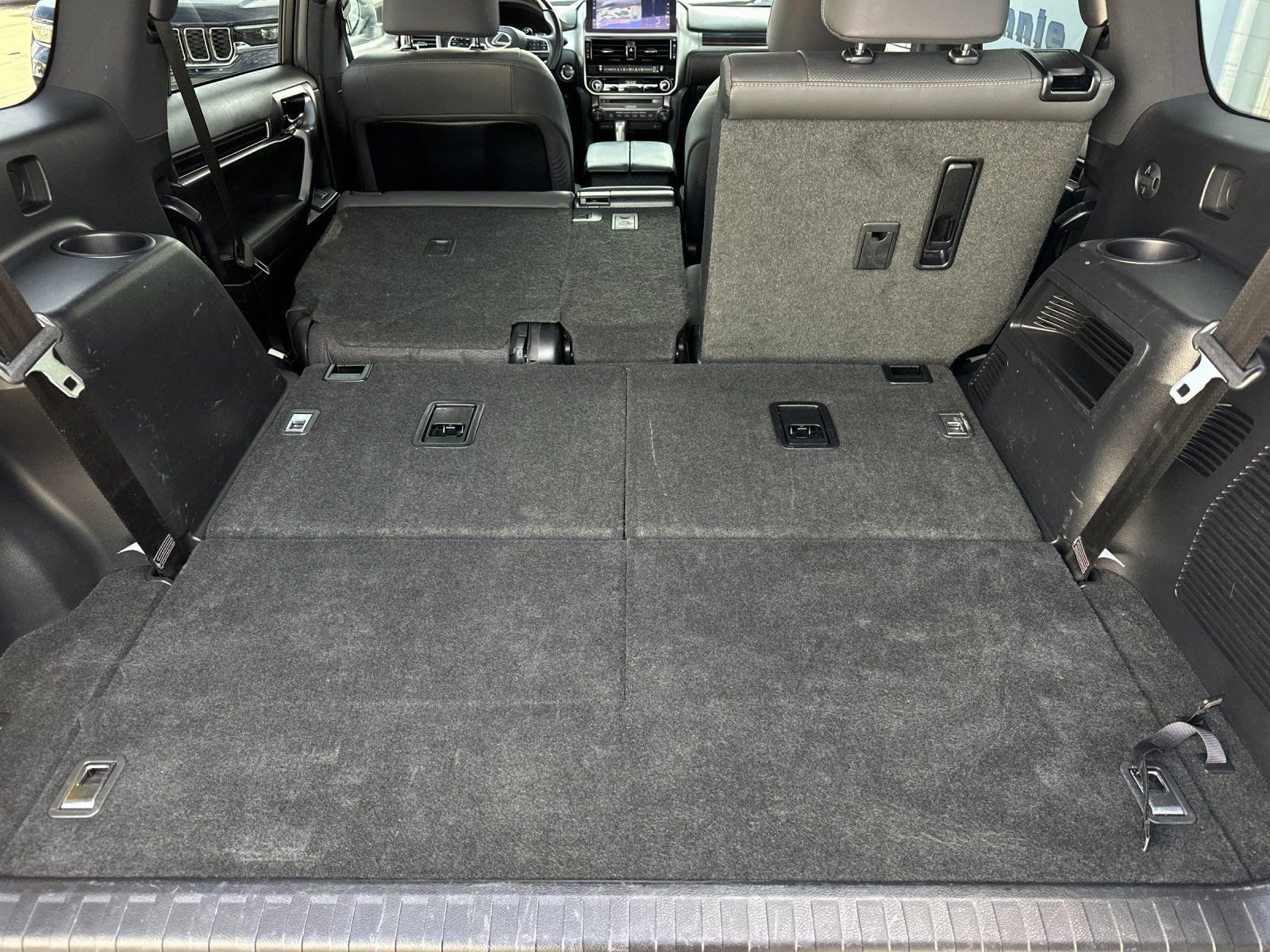 Used 2023 Lexus GX 460 Premium w/ Premium Package image 16