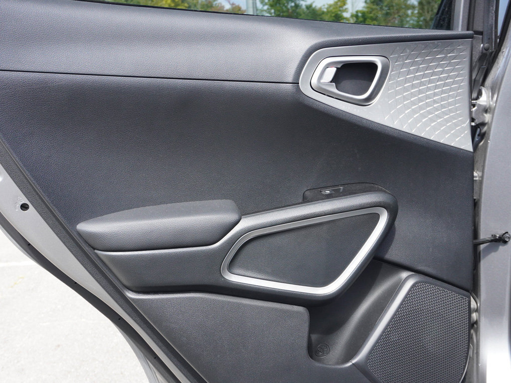 Used 2025 Kia Soul LX w/ LX Technology Package FWD image 22