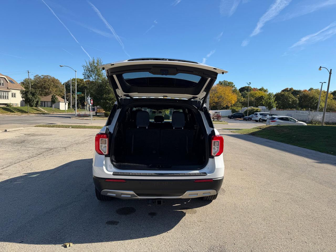 Used 2020 Ford Explorer XLT w/ Equipment Group 202A image 8