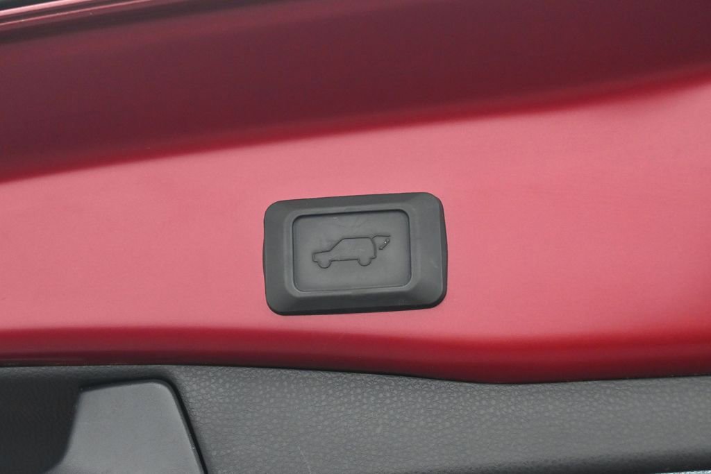 Used 2025 Toyota RAV4 XLE w/ Convenience Package FWD image 36