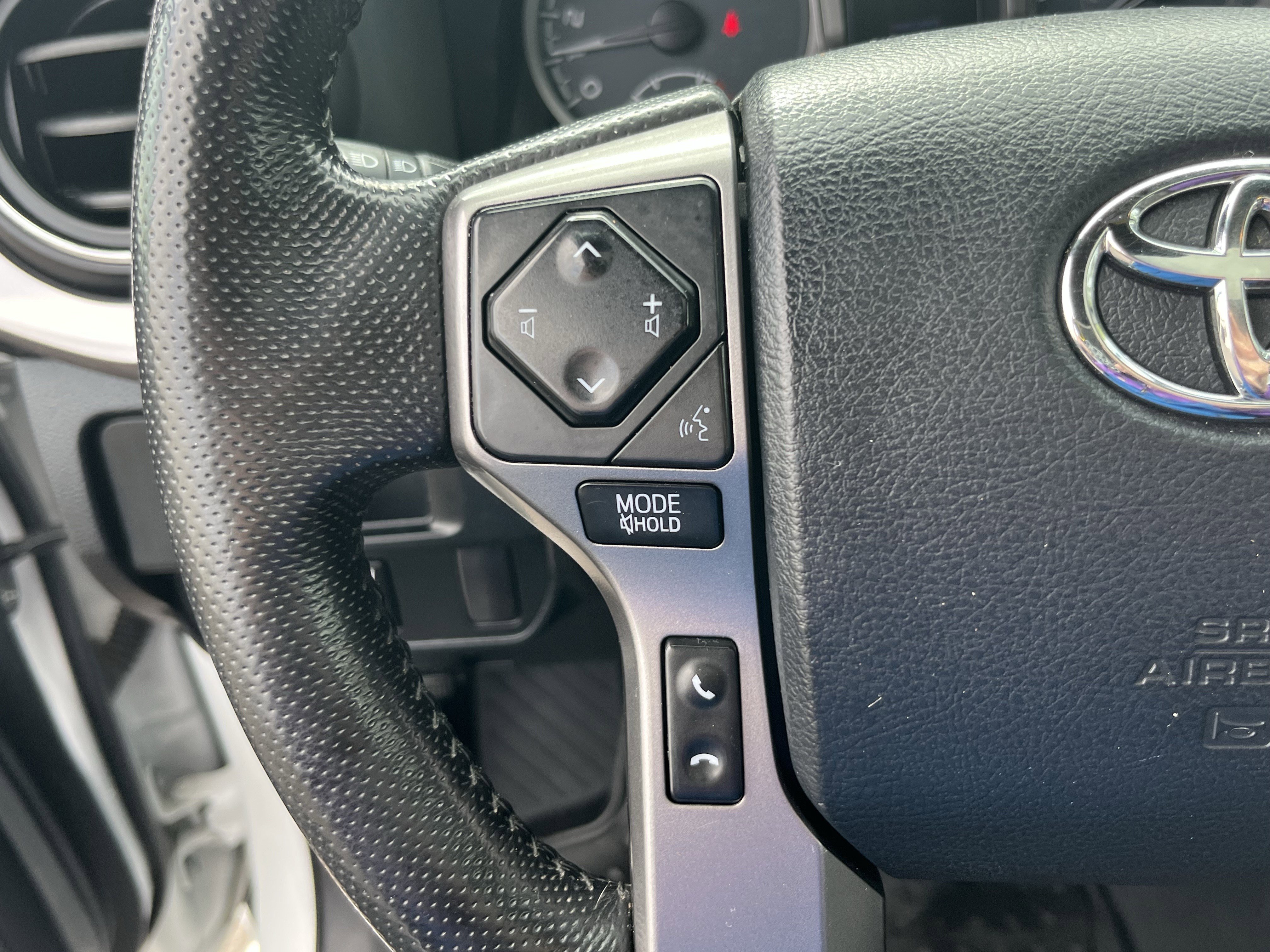 Used 2016 Toyota Tacoma Limited w/ Towing Package RWD image 19