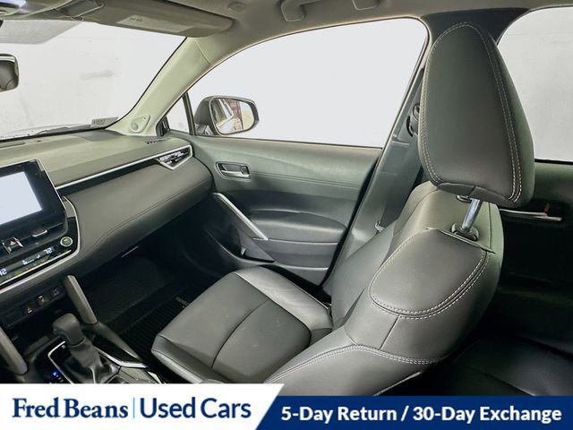Used 2025 Toyota Corolla Cross XLE w/ Convenience Package AWD/4WD image 30