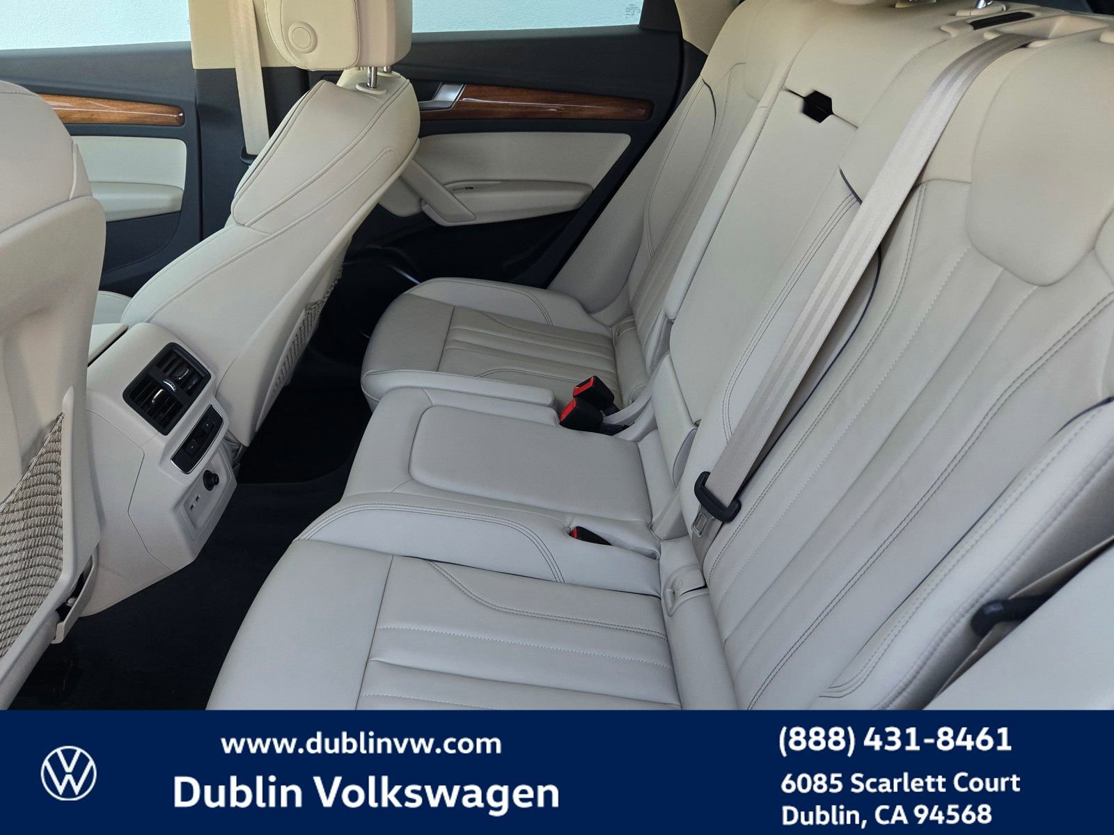 Used 2023 Audi Q5 e Premium w/ Convenience Package image 12