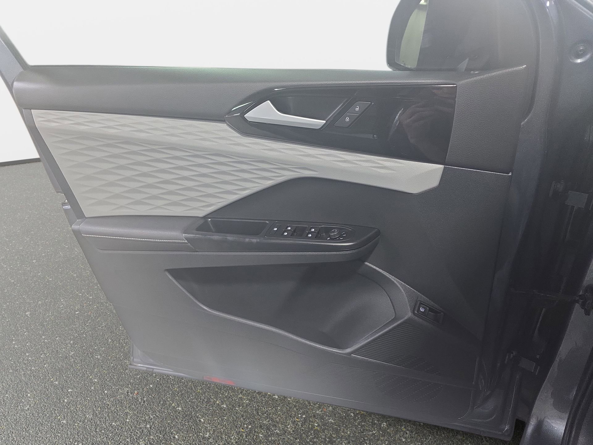 Used 2024 Volkswagen Taos S image 25