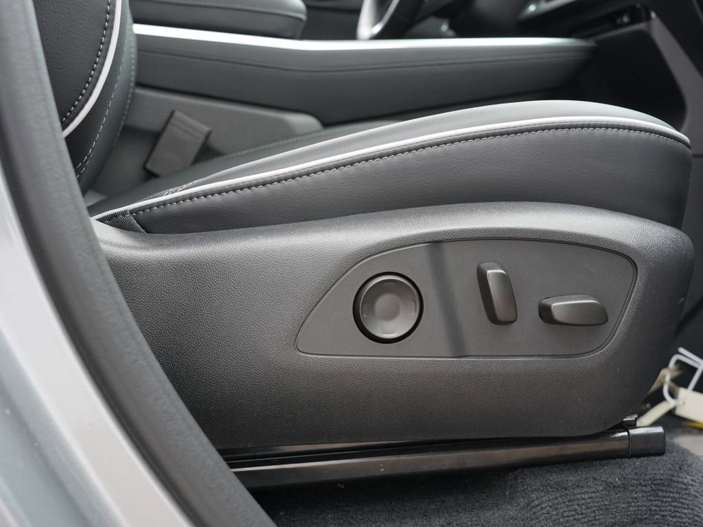 Used 2025 Buick Enclave Sport Touring image 30