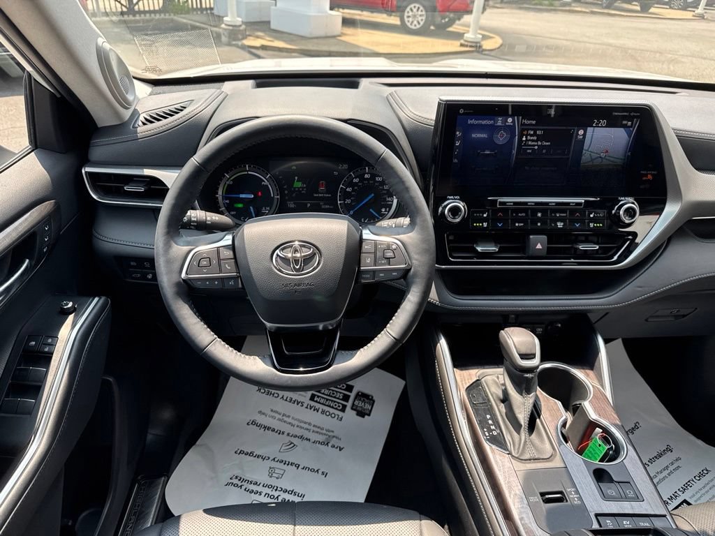 Certified 2020 Toyota Highlander Platinum AWD/4WD image 29