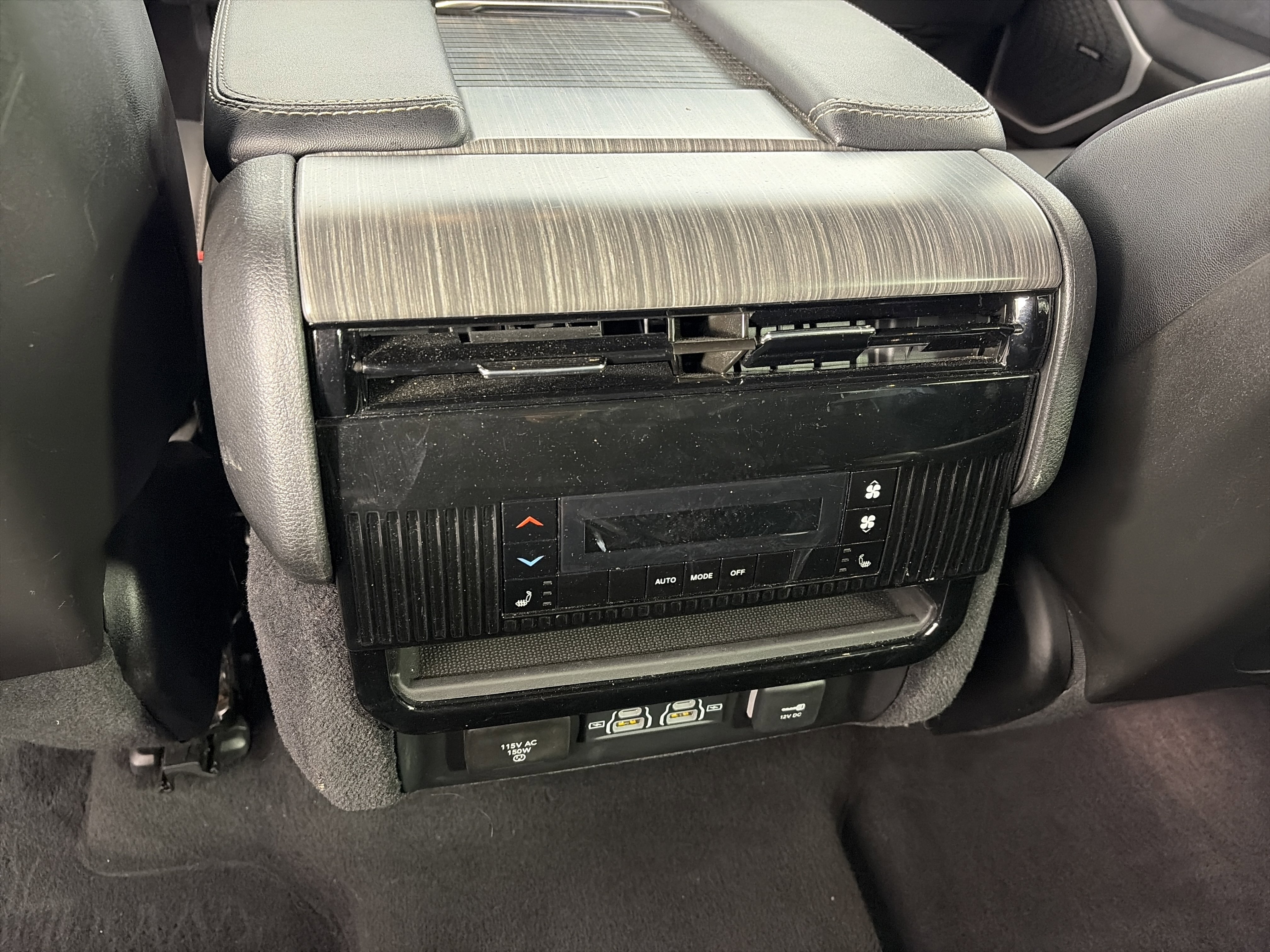 Used 2024 Jeep Wagoneer L Series II w/ Flexible Seating Group image 21