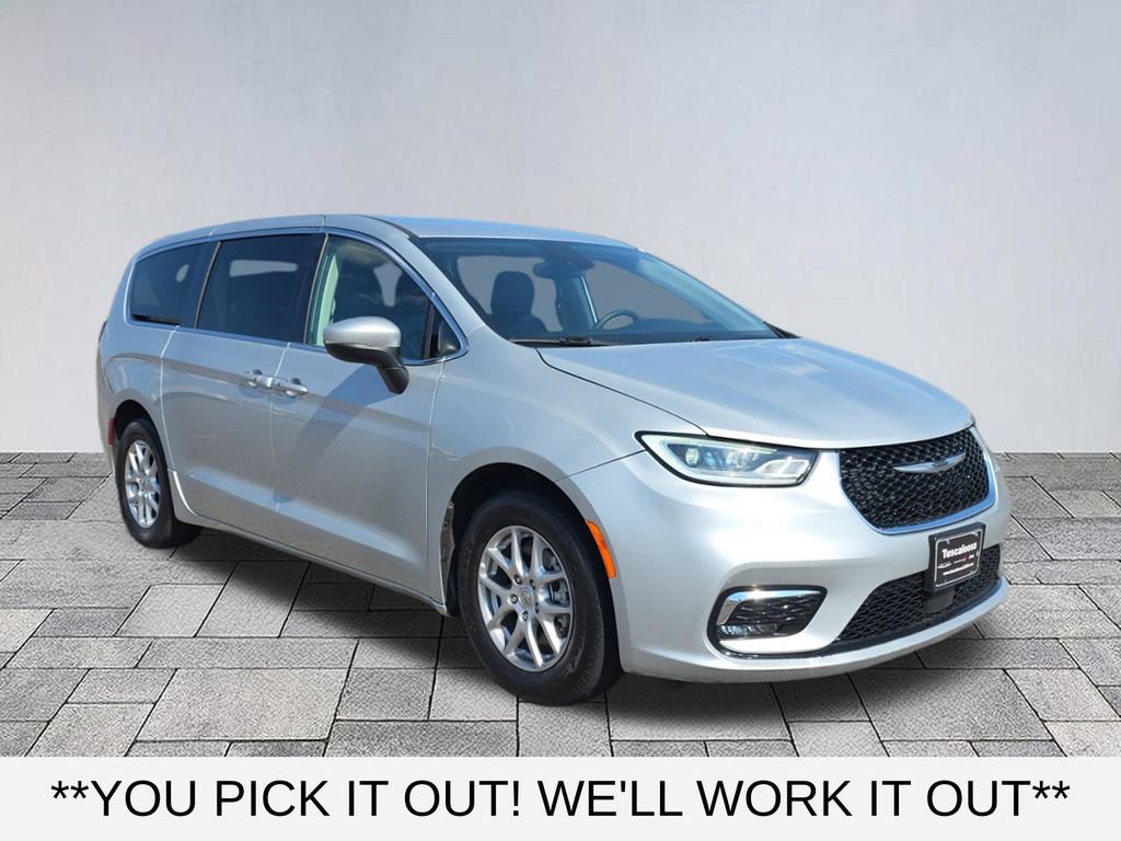 Used 2023 Chrysler Pacifica Touring-L