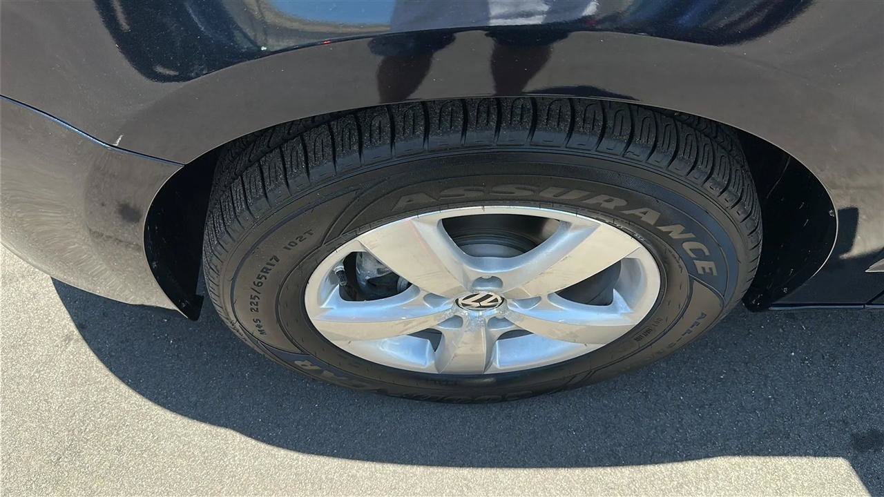 Used 2010 Volkswagen Routan SE FWD image 15